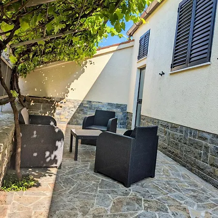 Fragola Apartment
